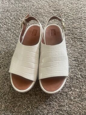 Off-White Fitflop Eloise Croc-Embossed Slingback Platform Sandals w Buckle Sz 7